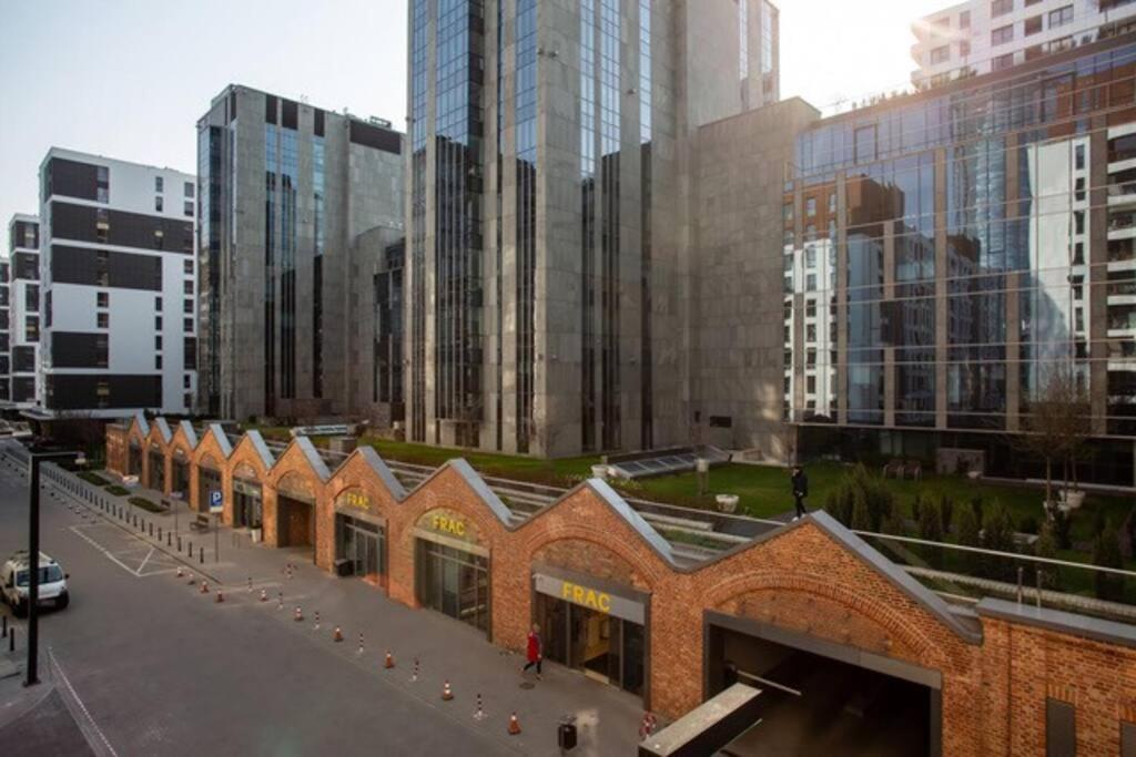 - Great Location- Big Luxury In The Center - 85-5